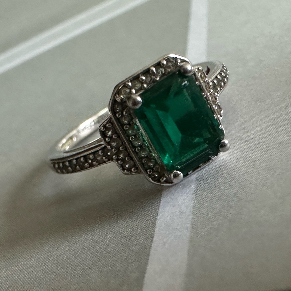 Green Gemstone Ring - image 8